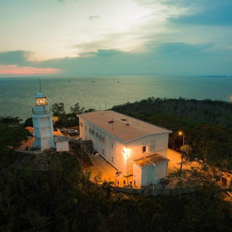 Hải đăng khi hoàng hôn