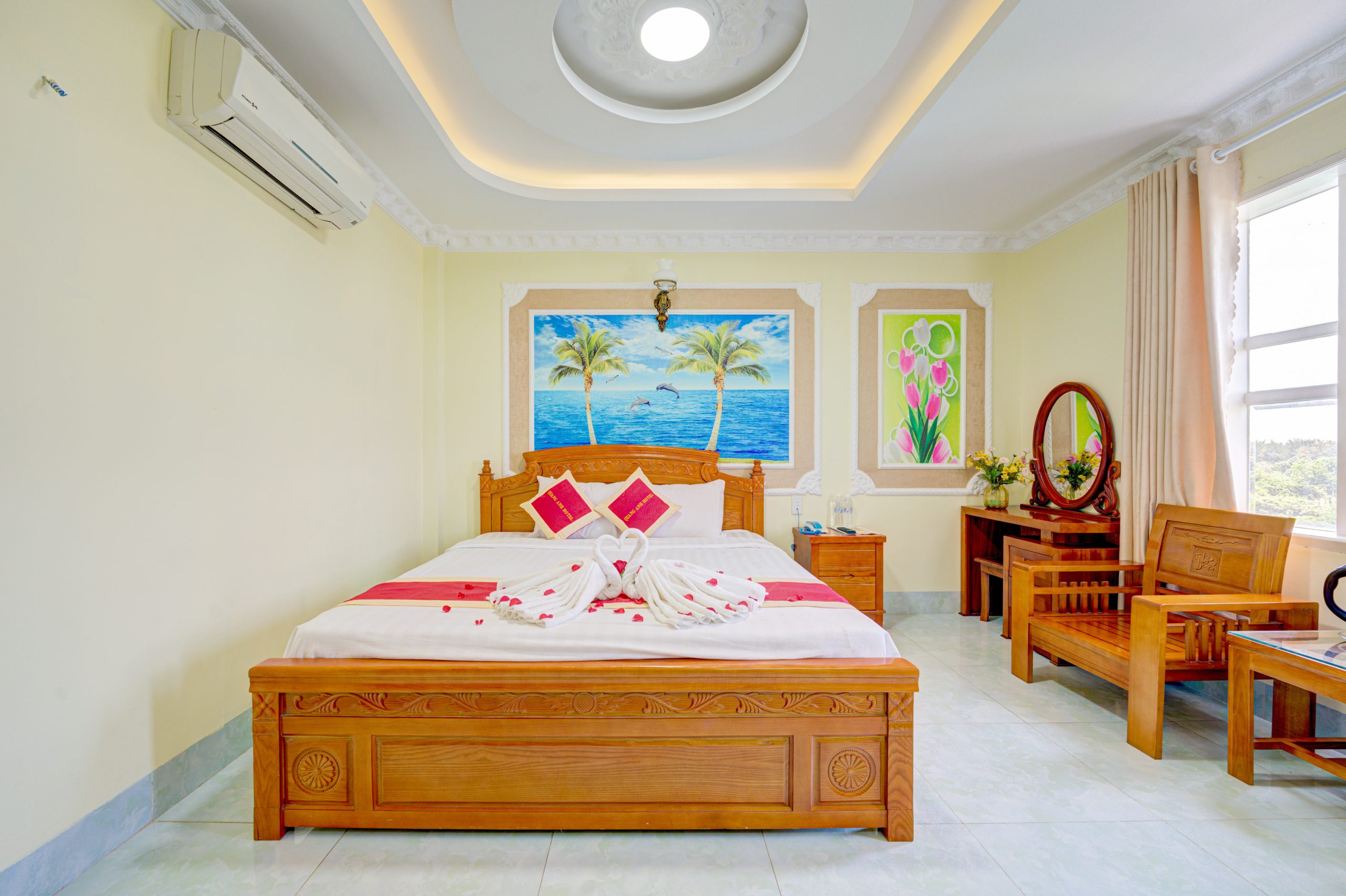 Phòng deluxe giường đôi có bồn tắm.